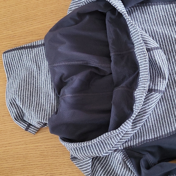 Lululemon Hooded Jacket Size 4 - Picture 6 of 9